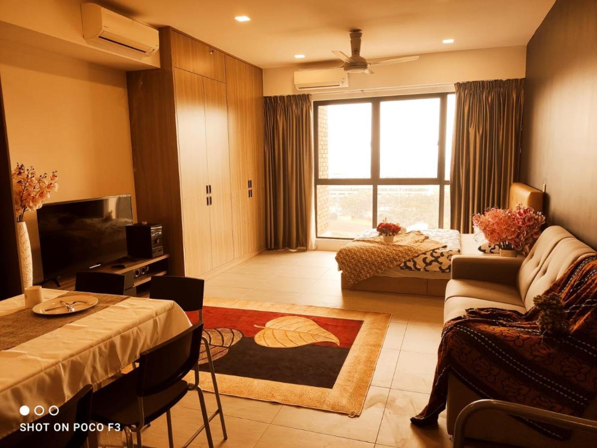 Cozy Unit- Bell Suites- Horizon Suites- Wifi- Netflix- Parking Swimming Pool- Klia Sepang Bagian luar foto